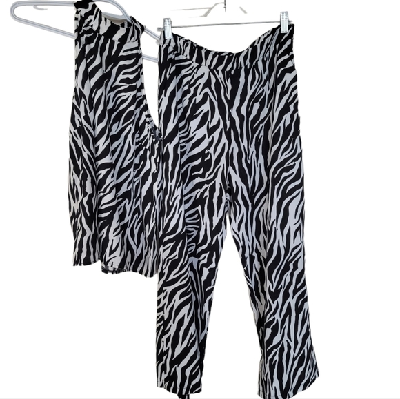 Shein zebra strip halter neck top with matching high waist flair leg pants USL/M - Picture 1 of 10